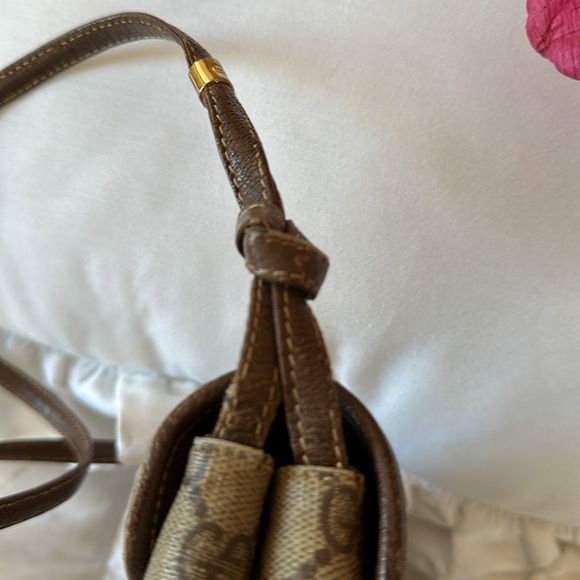 Authentic Gucci Crossbody - Picture 4 of 16